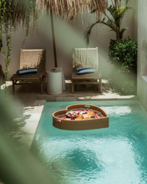 Serene Pool & Skylight Bathtub in Canggu, 5mins walk to the Beach